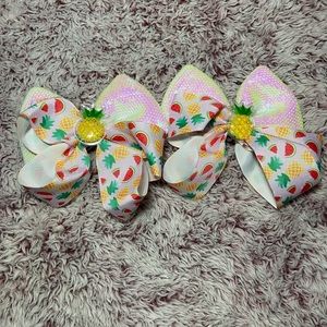 Pineapple bows brand new